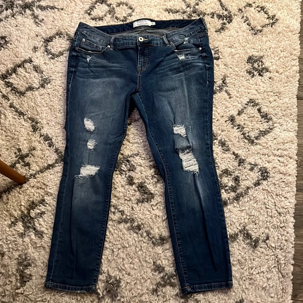Ripped jeans. Plus size. 18 short. Torrid